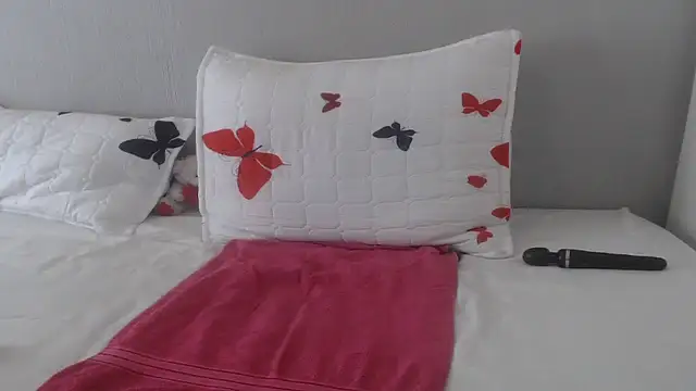 Snapshot of CocoCaramel-X chatting on 12-15-25, 07:56 CocoCaramel-X online show from 12-15-25, 07:56