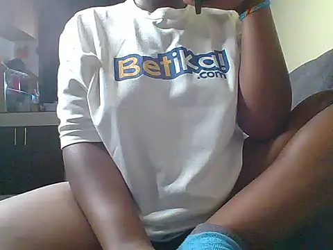 Snapshot of bootiee chatting on 10-24-25, 06:21 bootiee online show from 10-24-25, 06:21