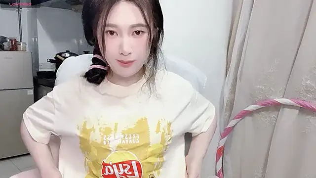 Snapshot of anna-888- chatting on 11-27-25, 11:07 anna-888- online show from 11-27-25, 11:07