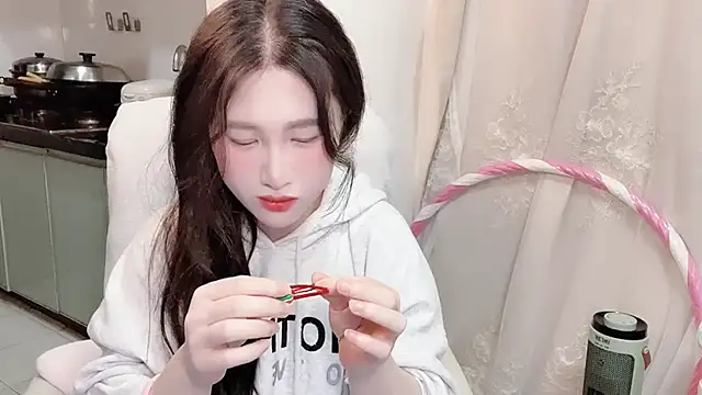 Snapshot of anna-888- chatting on 12-13-25, 10:04 anna-888- online show from 12-13-25, 10:04