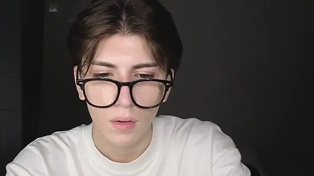 Oliver star boy  online show from 10-26-25, 08:37