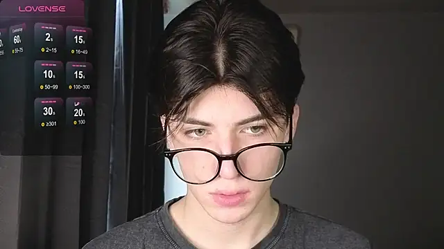 Oliver star boy  online show from 11-28-25, 11:46