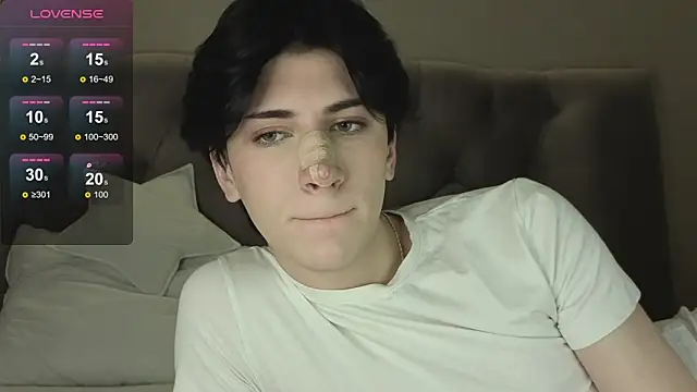 Oliver star boy  online show from 02-22-26, 04:16