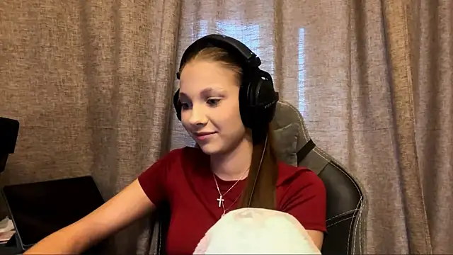 Snapshot of Softixq chatting on 10-29-25, 01:13 Softixq online show from 10-29-25, 01:13