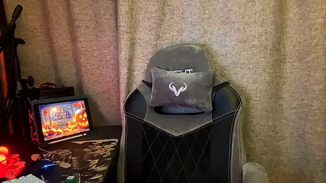 Snapshot of Softixq chatting on 10-30-25, 01:56 Softixq online show from 10-30-25, 01:56