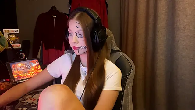 Snapshot of Softixq chatting on 10-31-25, 01:23 Softixq online show from 10-31-25, 01:23