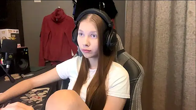 Snapshot of Softixq chatting on 11-03-25, 03:13 Softixq online show from 11-03-25, 03:13