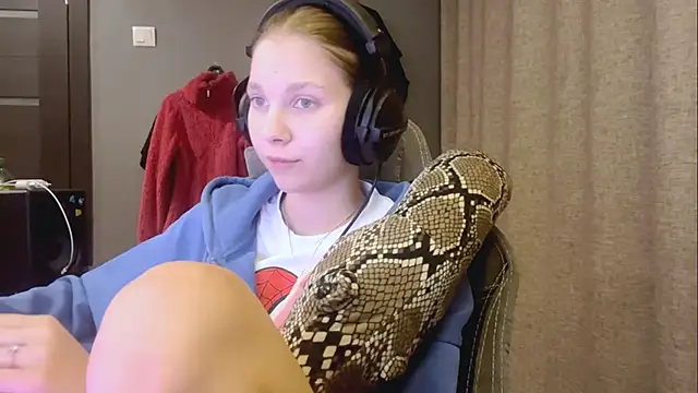 Snapshot of Softixq chatting on 11-04-25, 04:17 Softixq online show from 11-04-25, 04:17