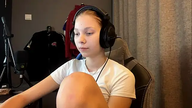 Snapshot of Softixq chatting on 11-05-25, 04:40 Softixq online show from 11-05-25, 04:40