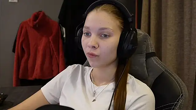 Snapshot of Softixq chatting on 11-13-25, 03:55 Softixq online show from 11-13-25, 03:55