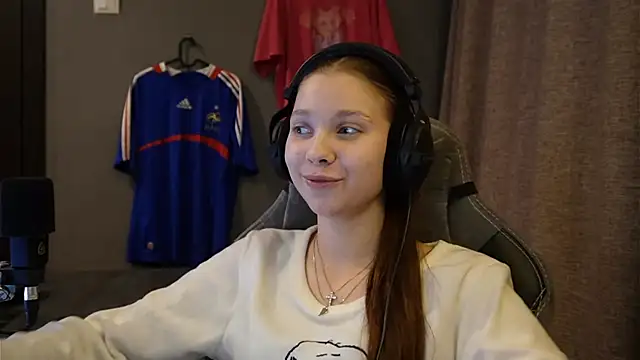 Snapshot of Softixq chatting on 11-18-25, 03:38 Softixq online show from 11-18-25, 03:38