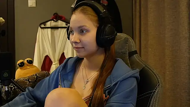 Snapshot of Softixq chatting on 11-21-25, 03:54 Softixq online show from 11-21-25, 03:54