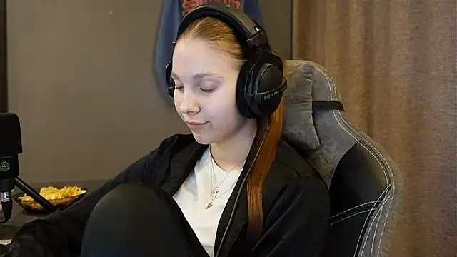 Snapshot of Softixq chatting on 11-23-25, 02:28 Softixq online show from 11-23-25, 02:28