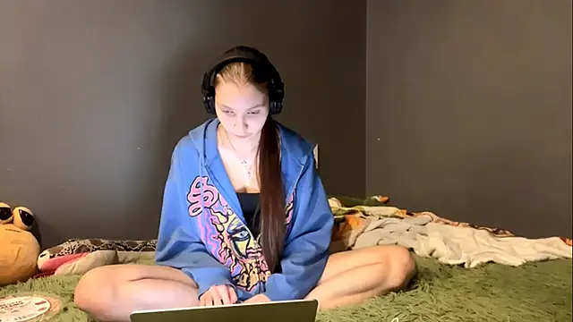 Snapshot of Softixq chatting on 11-24-25, 04:07 Softixq online show from 11-24-25, 04:07