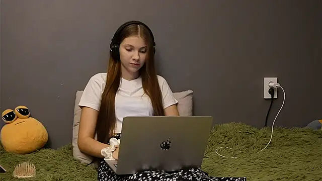 Snapshot of Softixq chatting on 12-01-25, 02:11 Softixq online show from 12-01-25, 02:11