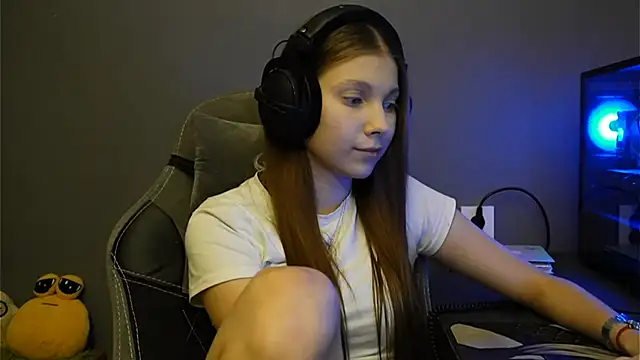 Snapshot of Softixq chatting on 12-02-25, 02:23 Softixq online show from 12-02-25, 02:23