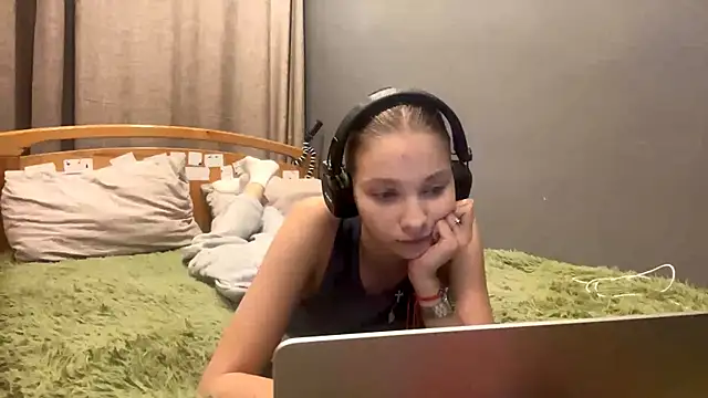 Snapshot of Softixq chatting on 12-03-25, 03:54 Softixq online show from 12-03-25, 03:54