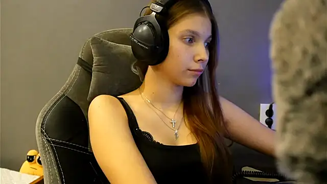 Snapshot of Softixq chatting on 12-13-25, 07:53 Softixq online show from 12-13-25, 07:53