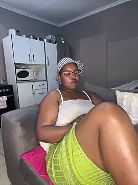 Snapshot of SweetCandy84 chatting on 11-23-25, 10:37 SweetCandy84 online show from 11-23-25, 10:37