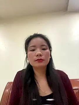 Snapshot of Bee_Yellow00 chatting on 11-04-25, 04:33 Bee Yellow00 online show from 11-04-25, 04:33