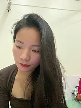 Snapshot of Bee_Yellow00 chatting on 11-05-25, 04:45 Bee Yellow00 online show from 11-05-25, 04:45