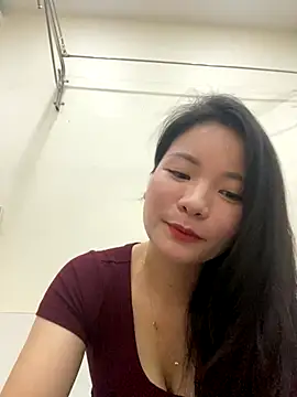 Snapshot of Bee_Yellow00 chatting on 11-07-25, 04:23 Bee Yellow00 online show from 11-07-25, 04:23