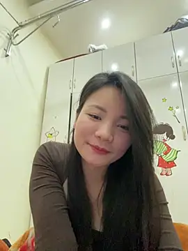 Bee Yellow00 online show from 01-14-26, 06:08