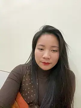 Bee Yellow00 online show from 02-13-26, 04:52