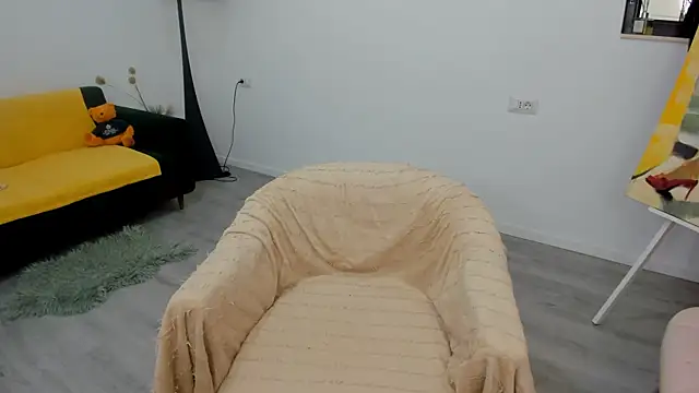 Arya Anna online show from 11-17-25, 04:40