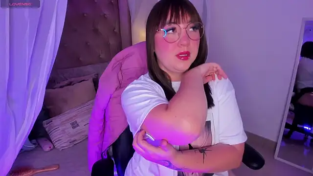 Snapshot of Myla_mayfield chatting on 11-30-25, 11:58 Myla mayfield online show from 11-30-25, 11:58