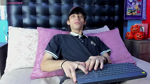 Snapshot of Khalid16_ chatting on 10-30-25, 01:56 Khalid16  online show from 10-30-25, 01:56