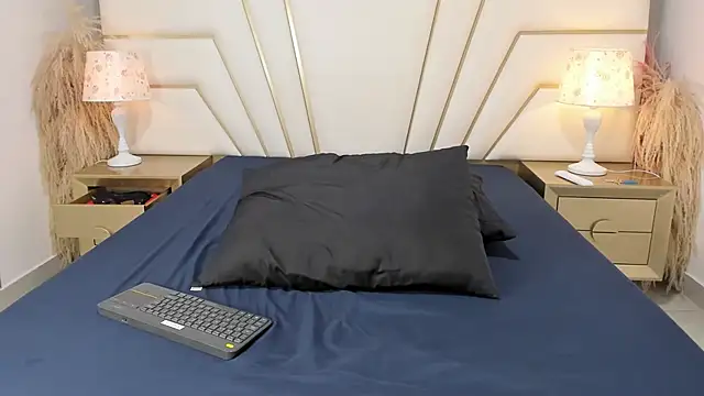 MaroxCute online show from 11-25-25, 11:27