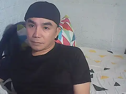 Snapshot of yourasiandesire69 chatting on 10-30-25, 11:33 yourasiandesire69 online show from 10-30-25, 11:33