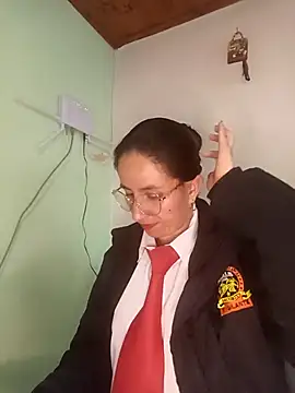 Snapshot of Valentina--1 chatting on 10-29-25, 12:07 Valentina--1 online show from 10-29-25, 12:07