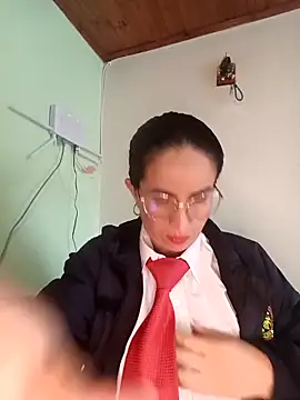 Snapshot of Valentina--1 chatting on 10-30-25, 12:06 Valentina--1 online show from 10-30-25, 12:06