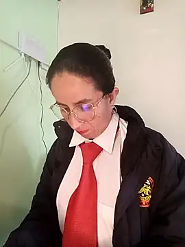 Snapshot of Valentina--1 chatting on 10-31-25, 12:06 Valentina--1 online show from 10-31-25, 12:06