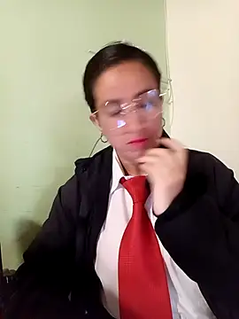 Snapshot of Valentina--1 chatting on 11-24-25, 12:05 Valentina--1 online show from 11-24-25, 12:05