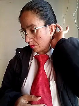 Snapshot of Valentina--1 chatting on 11-26-25, 02:07 Valentina--1 online show from 11-26-25, 02:07