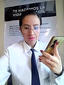 Snapshot of Valentina--1 chatting on 11-28-25, 12:08 Valentina--1 online show from 11-28-25, 12:08