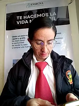 Snapshot of Valentina--1 chatting on 12-01-25, 11:48 Valentina--1 online show from 12-01-25, 11:48