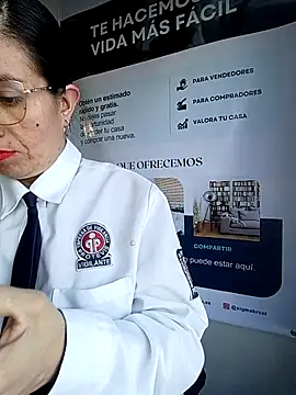 Snapshot of Valentina--1 chatting on 12-15-25, 11:58 Valentina--1 online show from 12-15-25, 11:58