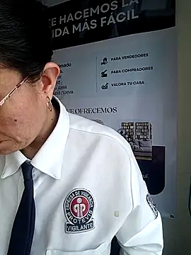 Snapshot of Valentina--1 chatting on 12-17-25, 12:11 Valentina--1 online show from 12-17-25, 12:11