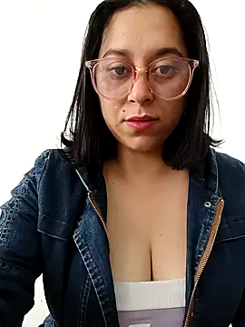 Snapshot of Caroline-17 chatting on 11-01-25, 12:40 Caroline-17 online show from 11-01-25, 12:40