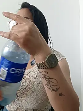 Snapshot of Caroline-17 chatting on 11-04-25, 05:45 Caroline-17 online show from 11-04-25, 05:45