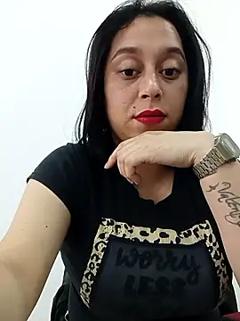 Snapshot of Caroline-17 chatting on 11-11-25, 05:57 Caroline-17 online show from 11-11-25, 05:57