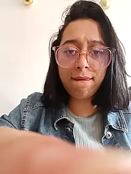 Snapshot of Caroline-17 chatting on 11-21-25, 06:17 Caroline-17 online show from 11-21-25, 06:17