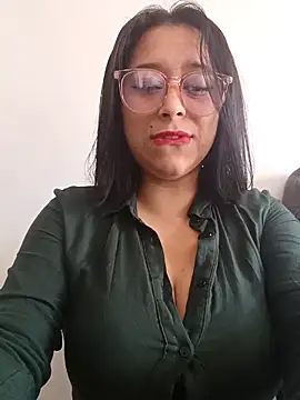 Snapshot of Caroline-17 chatting on 11-22-25, 06:07 Caroline-17 online show from 11-22-25, 06:07