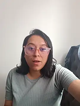 Snapshot of Caroline-17 chatting on 11-23-25, 07:02 Caroline-17 online show from 11-23-25, 07:02