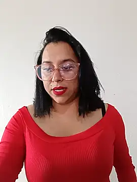 Snapshot of Caroline-17 chatting on 11-24-25, 06:07 Caroline-17 online show from 11-24-25, 06:07