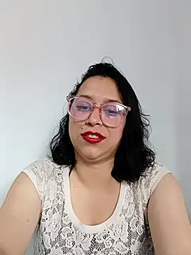 Snapshot of Caroline-17 chatting on 11-27-25, 06:10 Caroline-17 online show from 11-27-25, 06:10